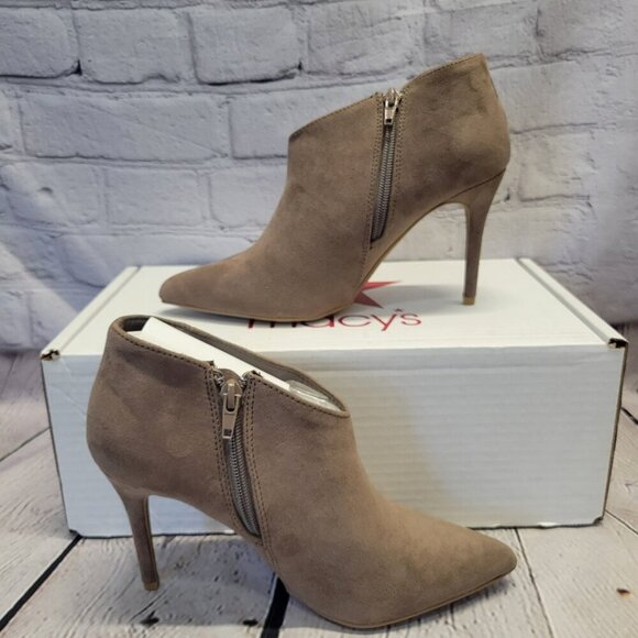 Journee Collection Women's Demmi Pointed Toe Shooties - Picture 4 of 8